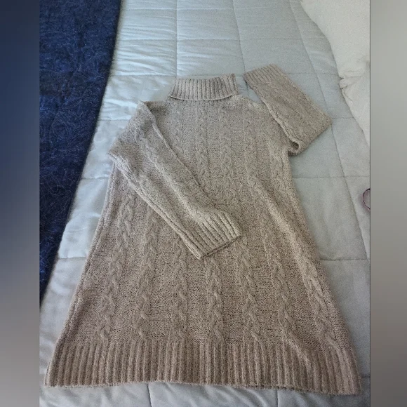 EUC American Eagle Outfitters cable turtleneck sweater dress, M EUC American Eagle Outfitters cable turtleneck sweater dress, M